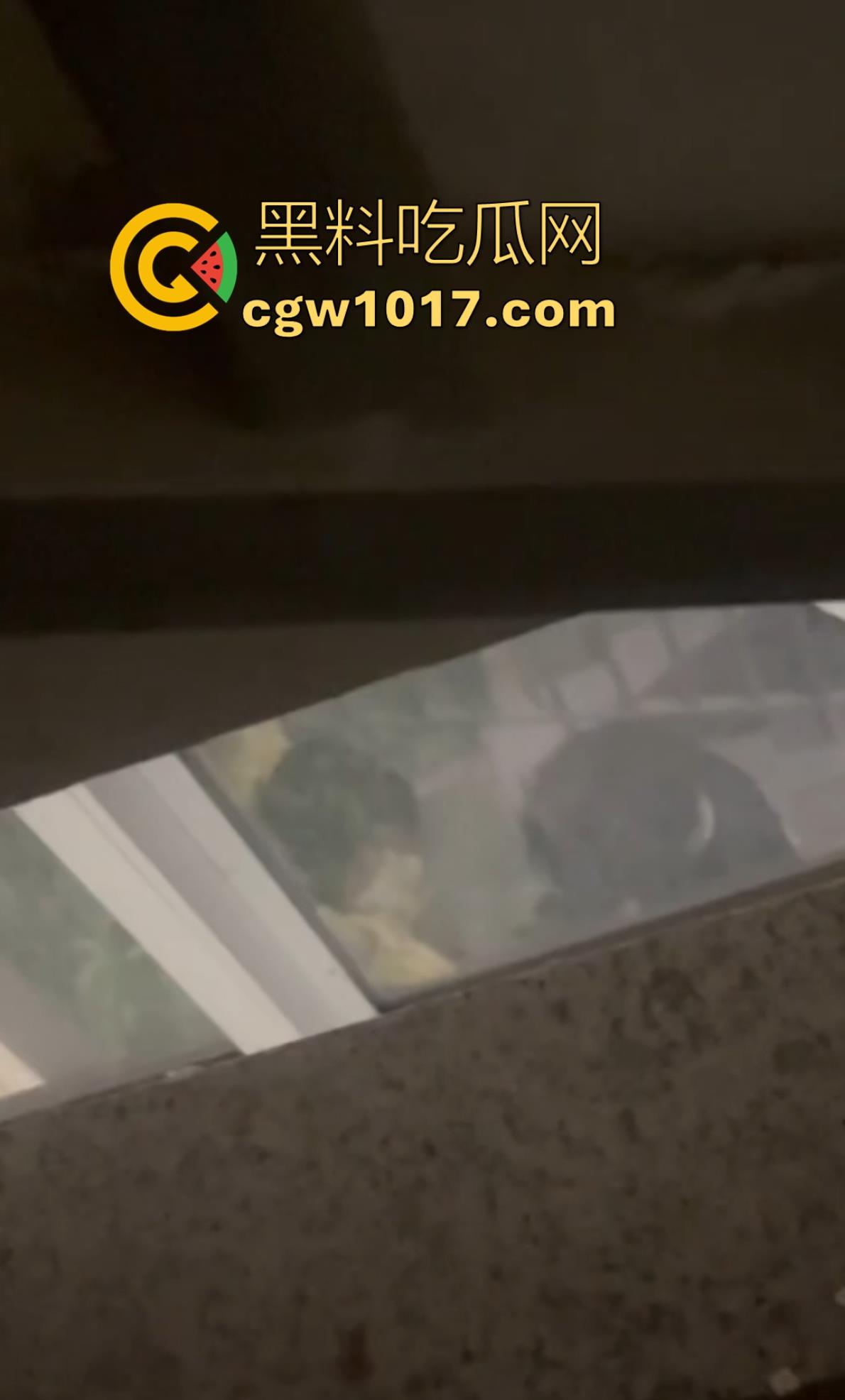 卫校不大创造神话！小情侣楼梯激情啪啪被偷拍！埋头苦干猛插女友，男女主被扒出，报告案发现场发现不明液体！  第10张