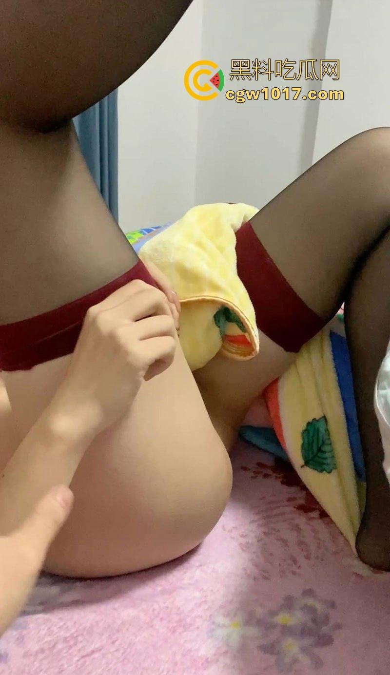 网恋奔现邂逅吞精小妖精【江奕恩】从线上甜蜜到线下开战一步步调教，穿吊带黑丝戴项圈，各种姿势玩到高潮迭起！  第11张