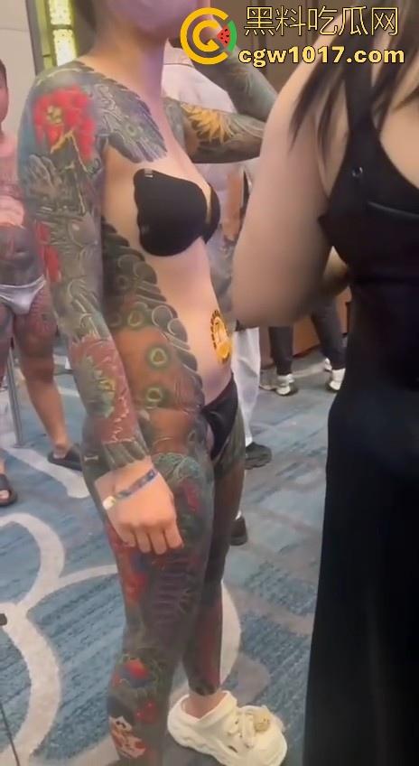 好女孩全覆盖 ？全身纹满阴唇边也是，人体活招牌，看着就有感觉的符文战士，她真的想给我们看全部！  第8张