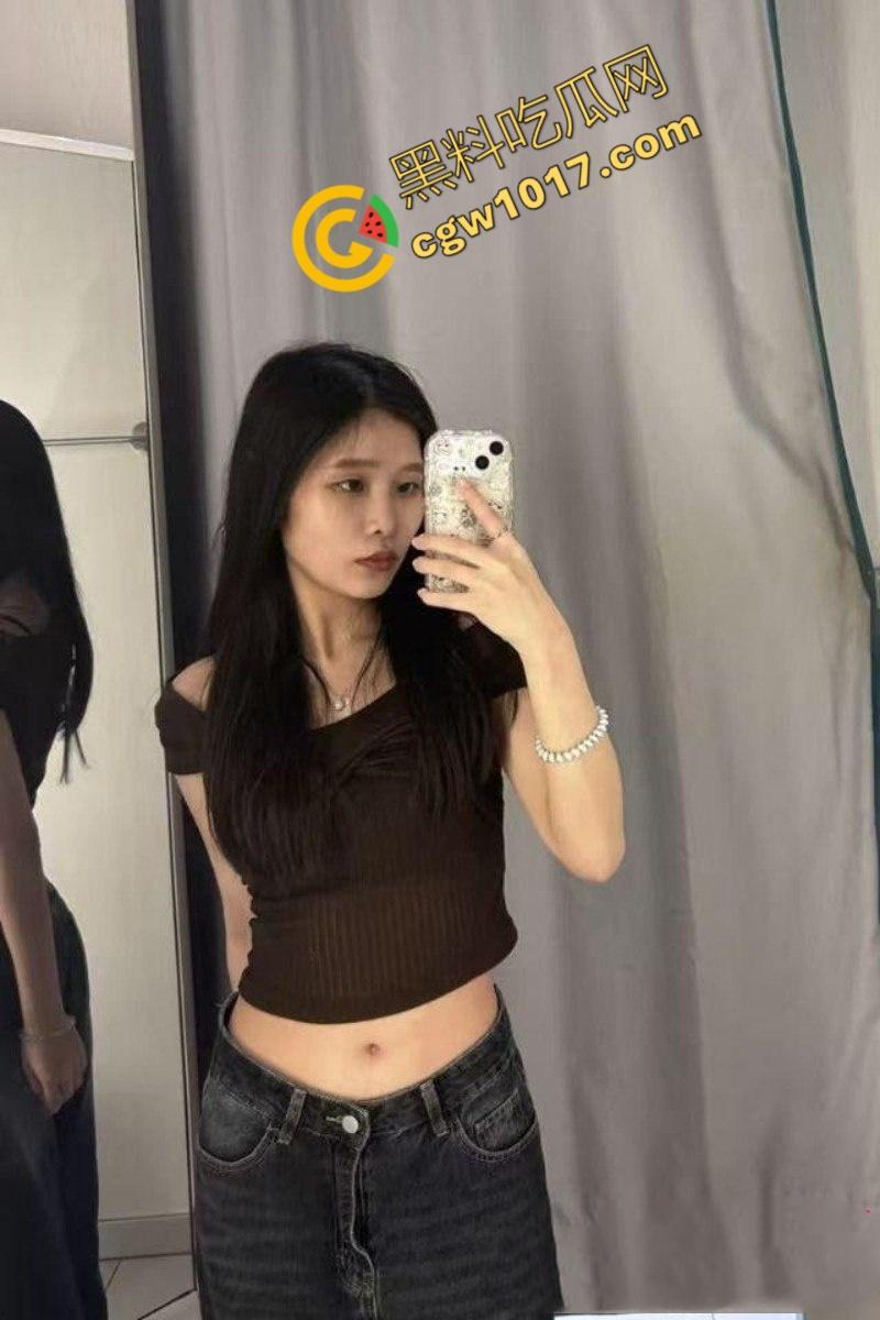 长沙工业学院大二清纯学姐【李芊婉】不雅视频曝光，雪肌黑丝大长腿，高潮迭起翻白眼，校园女神淫荡自慰，大屌猛插满足欲火  第2张