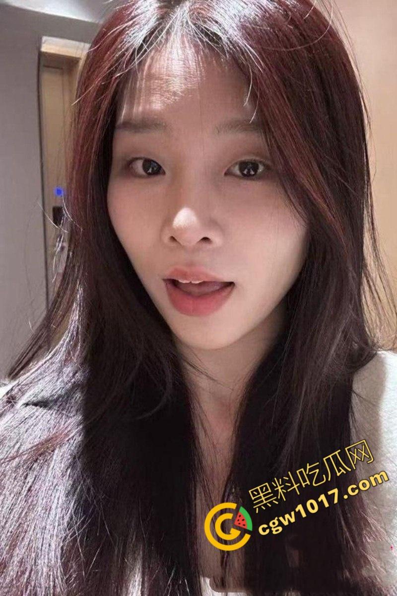 长沙工业学院大二清纯学姐【李芊婉】不雅视频曝光，雪肌黑丝大长腿，高潮迭起翻白眼，校园女神淫荡自慰，大屌猛插满足欲火  第4张