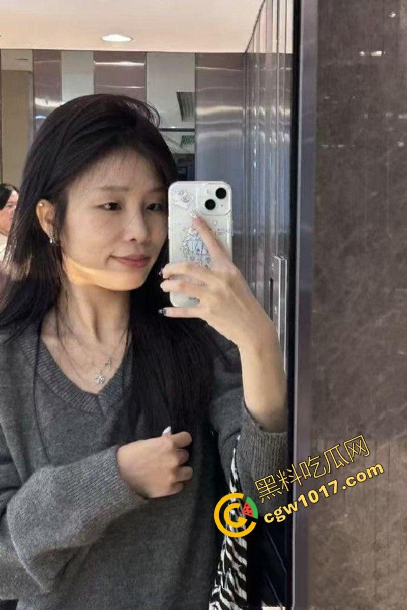 长沙工业学院大二清纯学姐【李芊婉】不雅视频曝光，雪肌黑丝大长腿，高潮迭起翻白眼，校园女神淫荡自慰，大屌猛插满足欲火  第6张