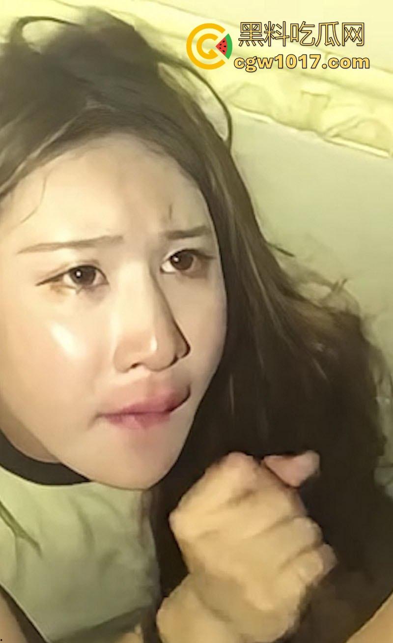 极品女大KTV包房玩多人群交，酒过三巡直接跪地开干！美女被骑跪地卖力口活，年轻人多么的疯狂啊！  第3张