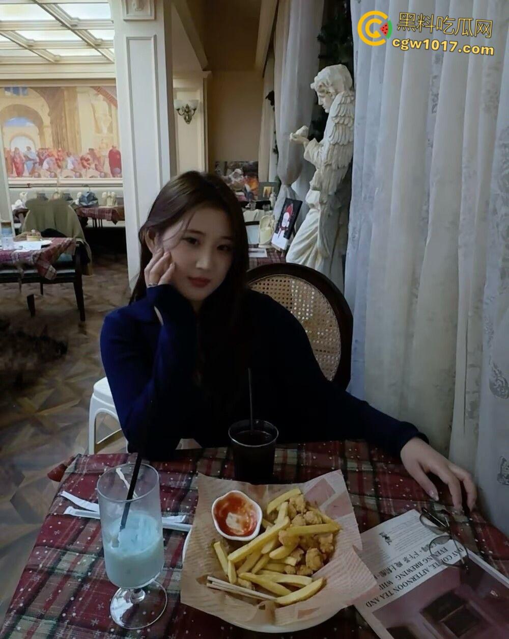 S+甜美高颜值表妹初调教，完美身材样貌太顶了，带上眼罩调教玩弄，舌尖轻舔龟头口交，女上骑乘巨乳乱晃 ！  第2张