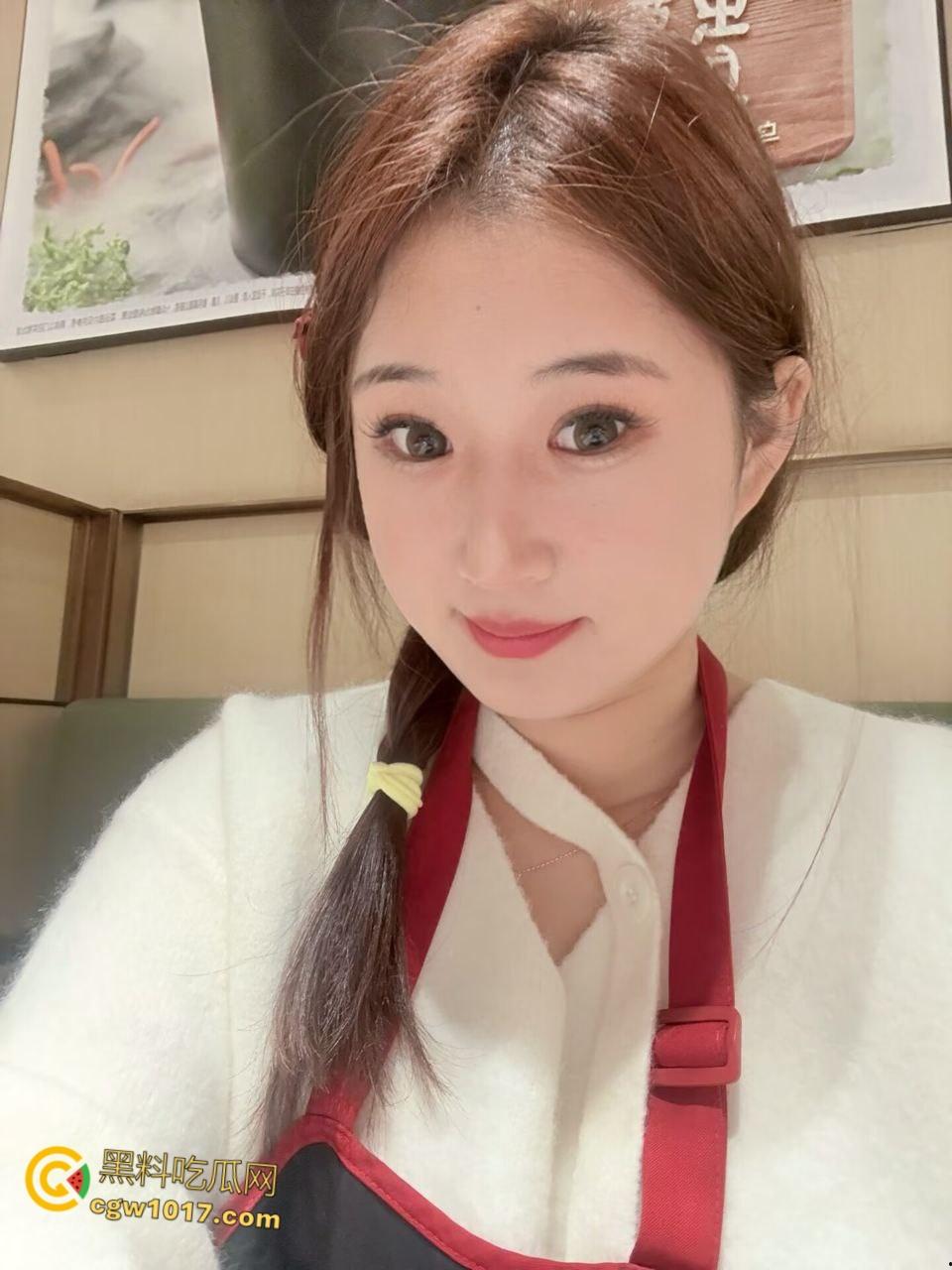 S+甜美高颜值表妹初调教，完美身材样貌太顶了，带上眼罩调教玩弄，舌尖轻舔龟头口交，女上骑乘巨乳乱晃 ！  第3张