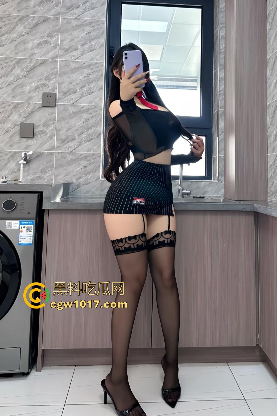 这年头还有女大【王爽】被网调变小母狗！线上露奶还秀自慰，线下被金主夹头口交深喉，口到爽才放行！  第1张