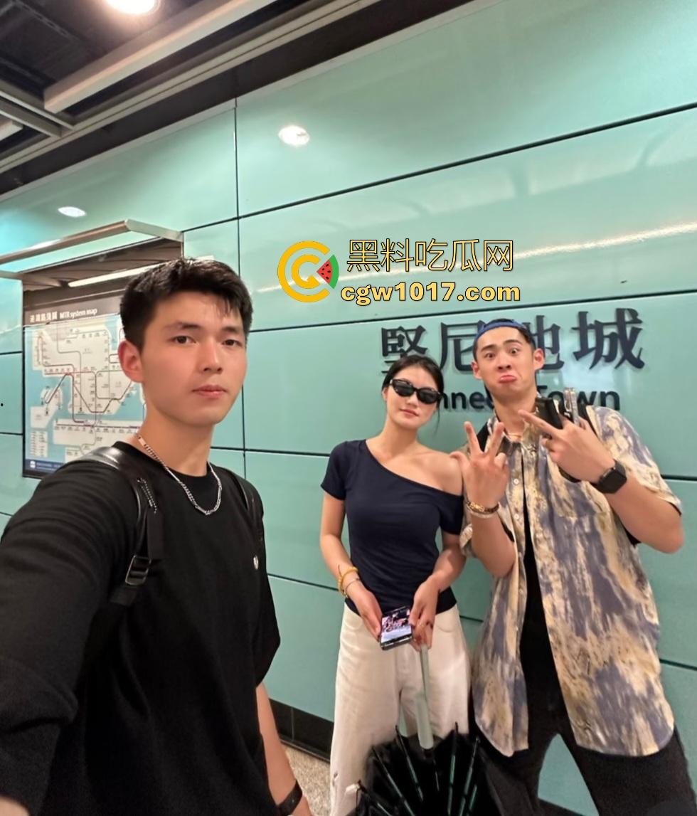 淫妻出轨单男大肉棒，绿帽老公秒变M竟帮单男口交，老婆黑丝换肉丝老公继续操，我看是这老公想出轨吧？  第2张