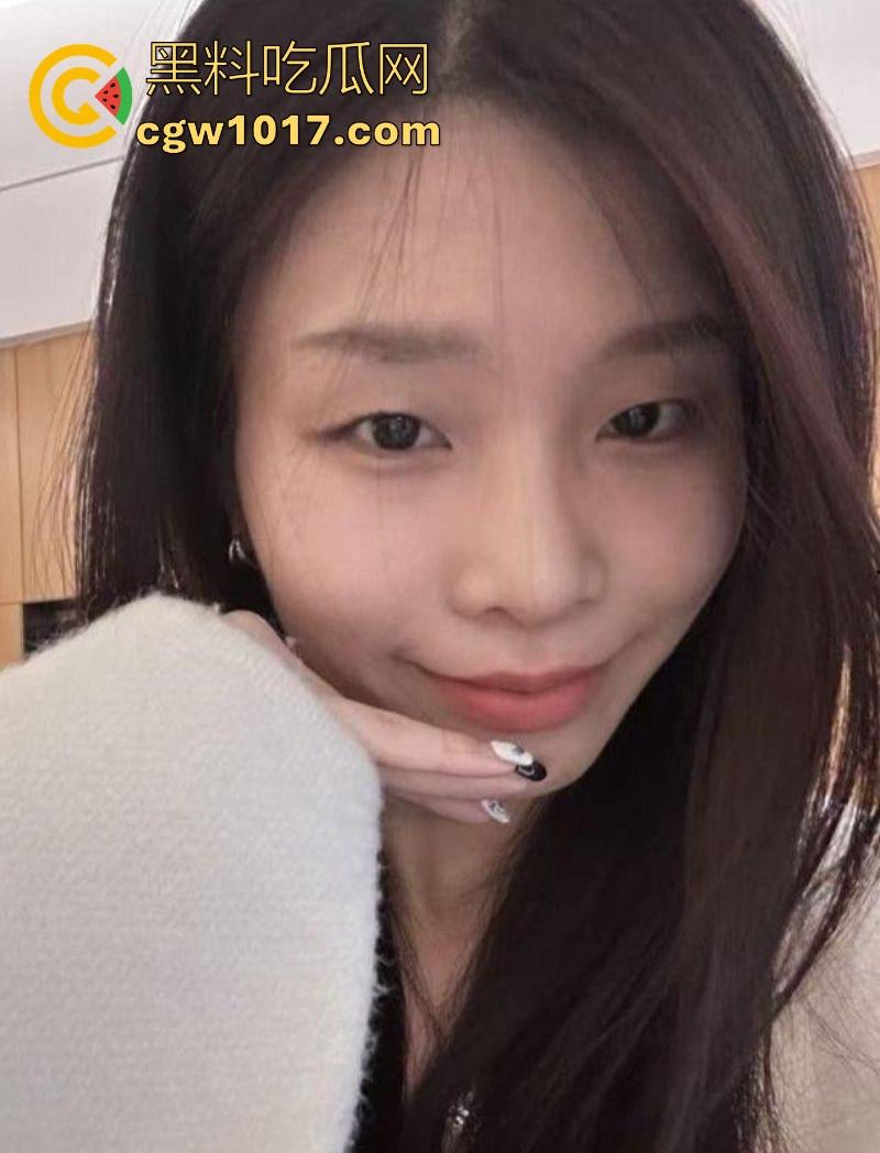 广东工业大学淫荡学姐【温语】在线自慰勾引！脸穴同框扣穴自慰翻白眼，天生炮架母狗，渴望大屌猛插浇灭饥渴欲火！  第4张