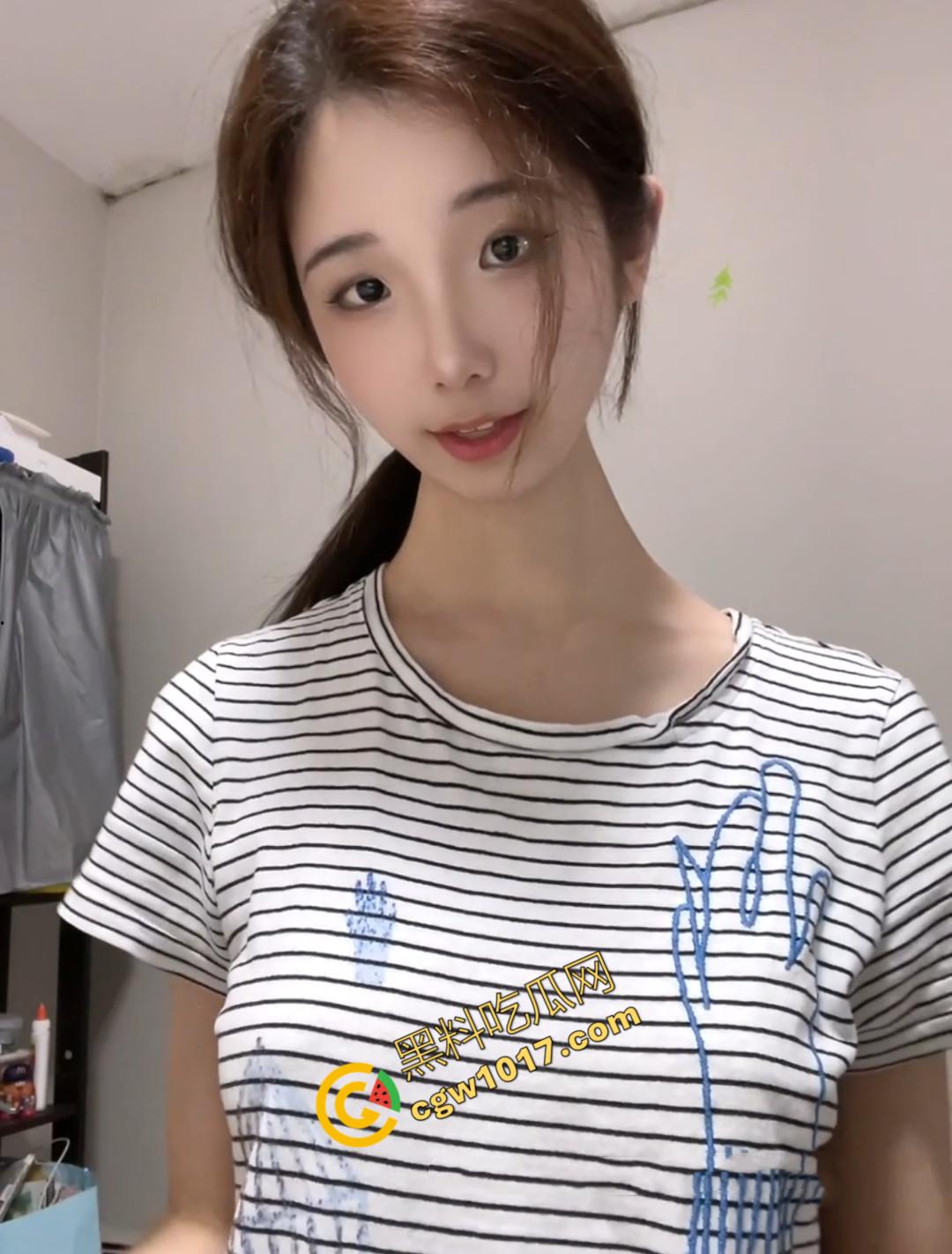 济南大学校花【张林汐】裸聊蛊惑众生：甜美裸舞诱惑无限，金主调教拴狗链，厕所剃毛裸身自慰，狗爬求爱，极限体验！  第1张