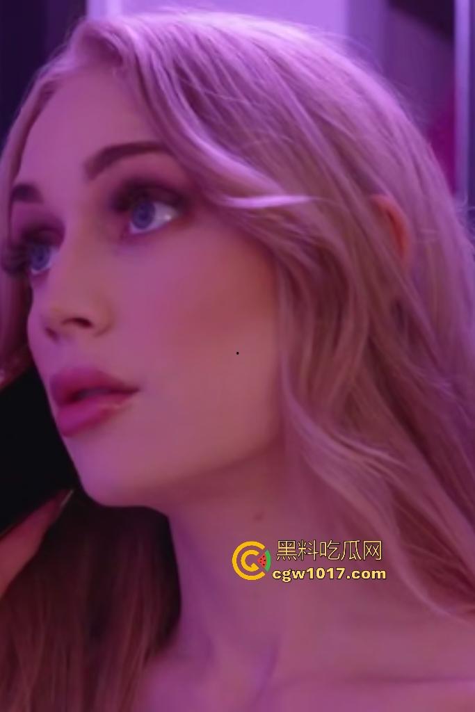 欧美金发御姐【Emma Starletto】为报复姐姐，和勾引姐夫做爱！奶子虽小技术却一流，姐夫还拔屌射B上！  第1张