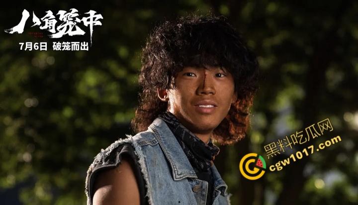 王宝强在《八角笼中》中展现震撼绝技，拳风呼啸血肉横飞，震惊观众心！层层逆境，少年激战求生，勇者无敌，拼搏出未来！  第3张