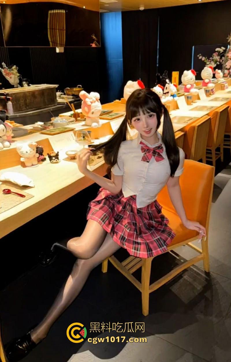 抖音顶级高颜值福利姬【魔人布欧】极品女神定制私拍，性感御姐丝袜诱惑，巨乳晃荡淫荡又反差，简直是视觉盛宴！  第3张