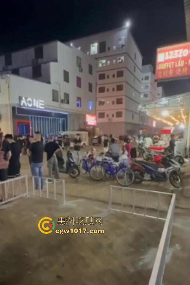 11月13日柬埔寨木牌金星园区大规模猪仔暴动，现场乱成一锅粥还有人开枪，赚不到钱猪仔们都集体起义了？  第8张