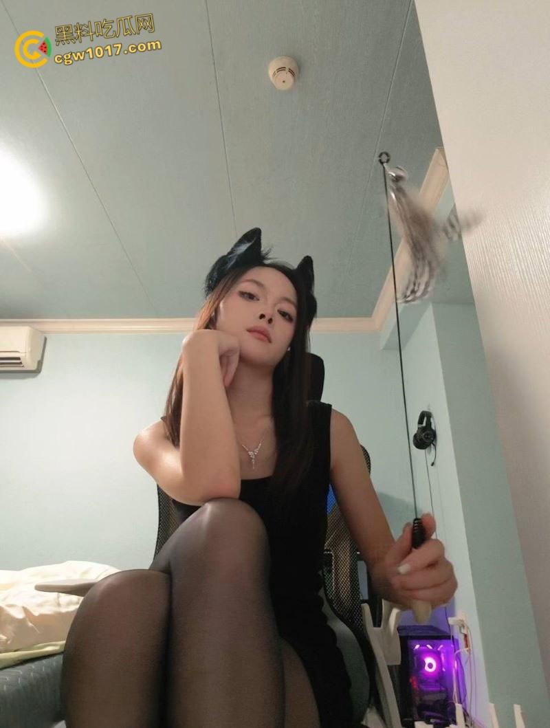 陕西小情侣聊天记录曝光，小母狗想在阳台做爱，开档jk黑丝被操的嘤嘤嘤的娇喘，每换一个姿势她都掰穴求插！  第8张