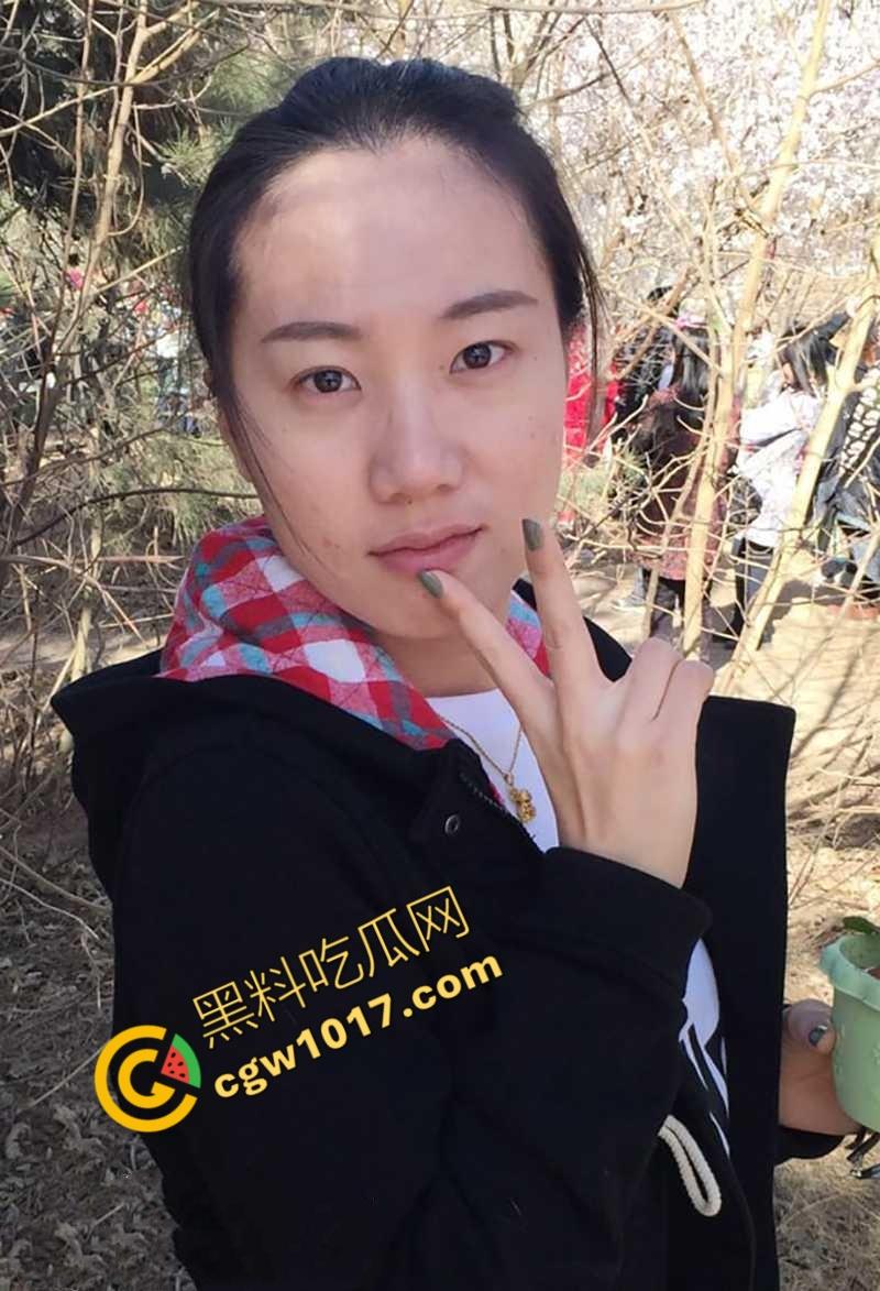 震撼!: 美艳人妻【刘珊】的淫荡云盘大揭秘：奶子弹跳嫩穴淫水直流，裸操同框引群众围观狂欢！  第2张