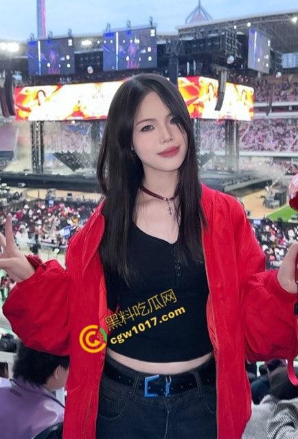 猛捅金融艳女！银行职员升职秘籍：深喉巨棒，翘臀翻滚，领导狂插爆鸡，人前淑女人后荡妇，极致淫乱视频曝光！  第1张