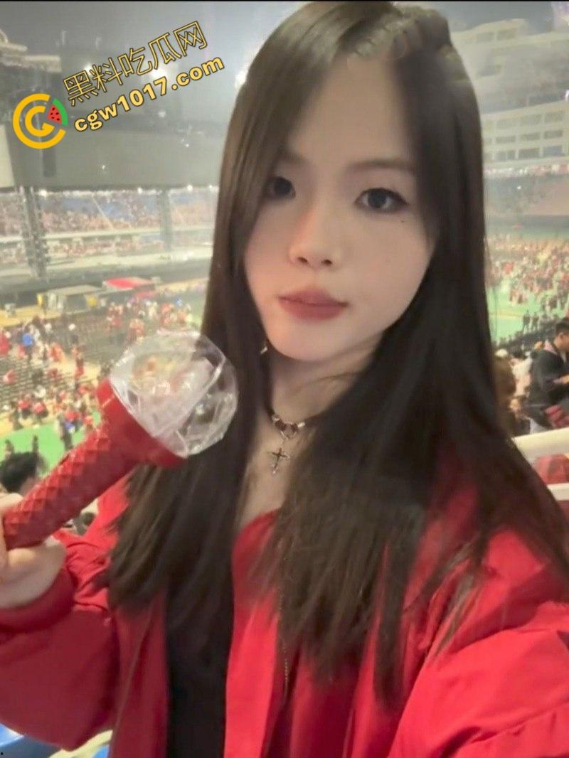 猛捅金融艳女！银行职员升职秘籍：深喉巨棒，翘臀翻滚，领导狂插爆鸡，人前淑女人后荡妇，极致淫乱视频曝光！  第3张