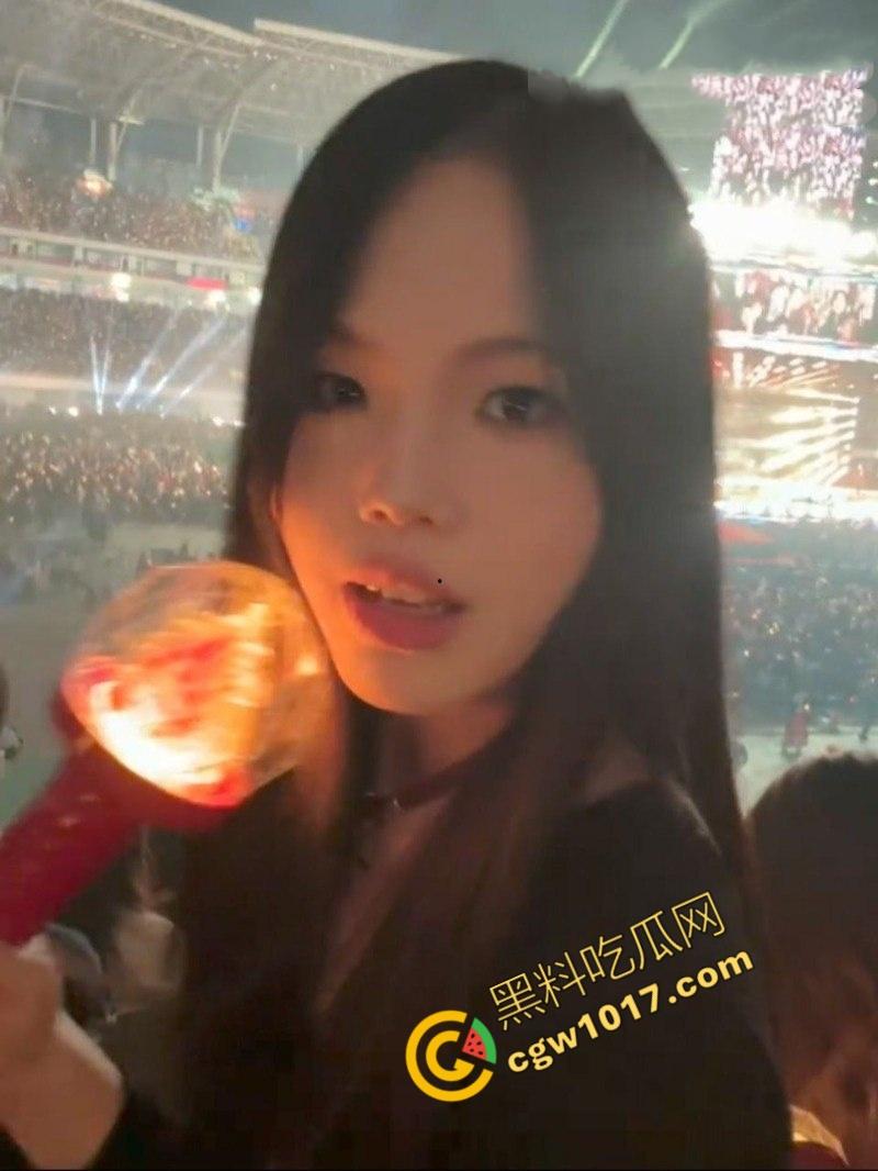 猛捅金融艳女！银行职员升职秘籍：深喉巨棒，翘臀翻滚，领导狂插爆鸡，人前淑女人后荡妇，极致淫乱视频曝光！  第4张