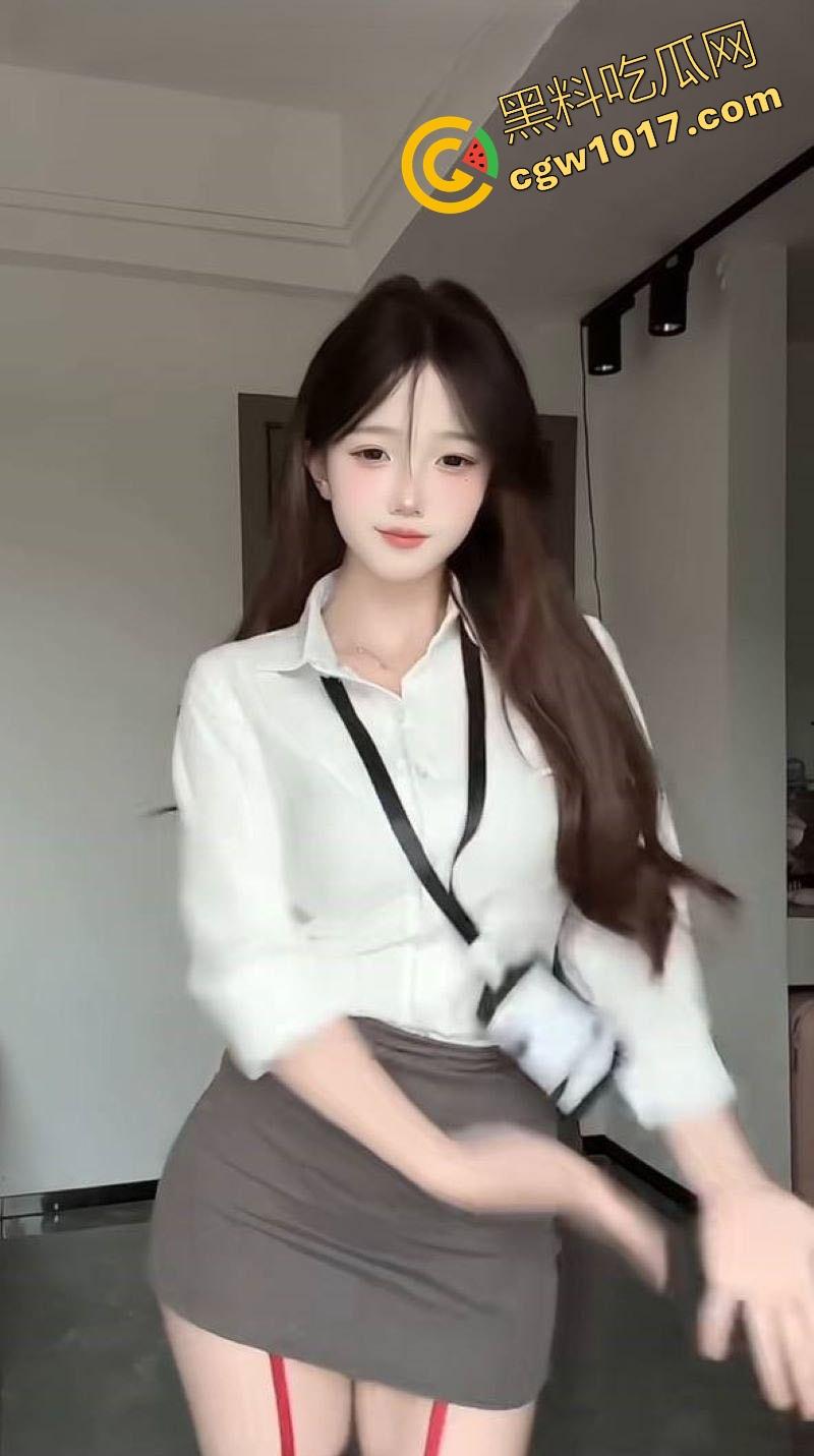 快手清纯网红【汤圆可甜了】定制福利曝光，反差巨乳全裸热舞，蕾丝内裤里嫩鲍若隐若现，甜妹秒变骚逼！  第2张