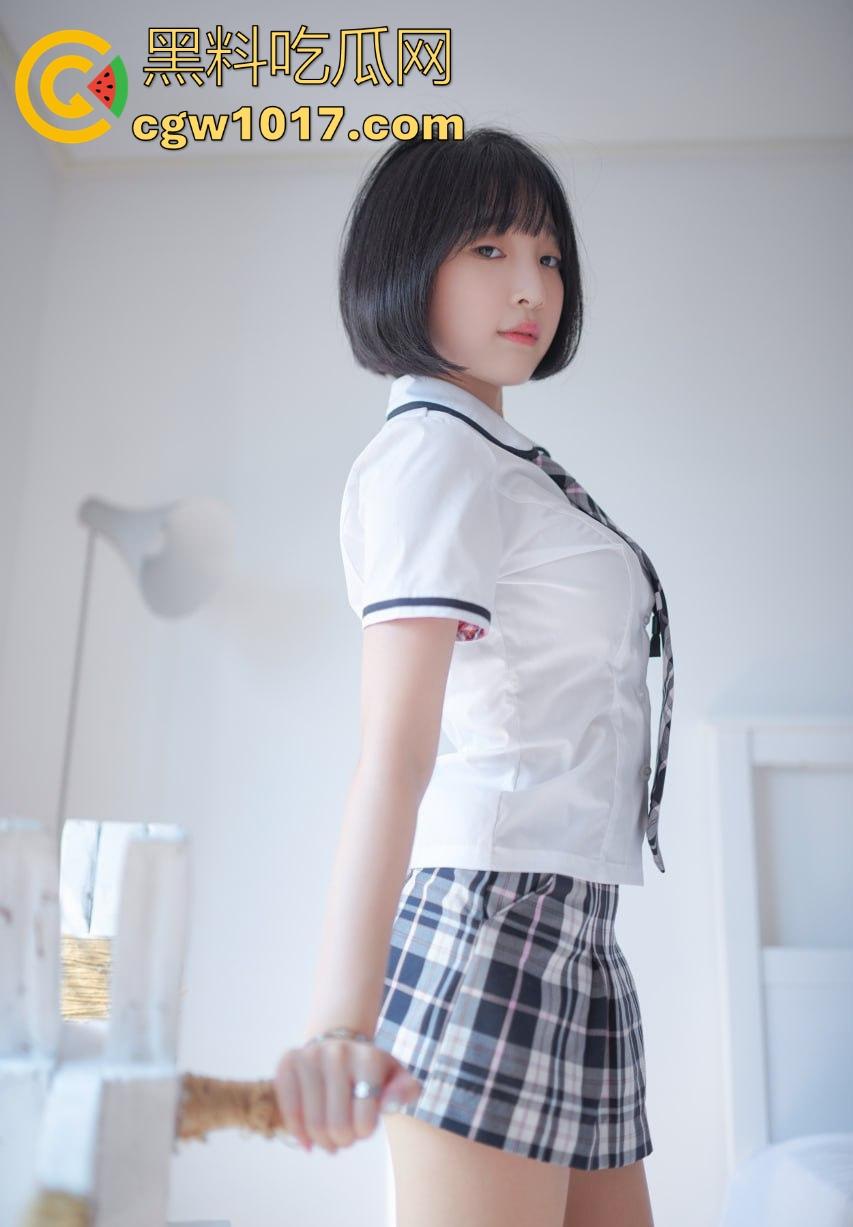 湖南师范大学宿舍角落小情侣偷情，我扣你的逼 你撸我的鸡，激情四射啊！熟悉的角落，熟悉的人，熟悉的动作！  第1张