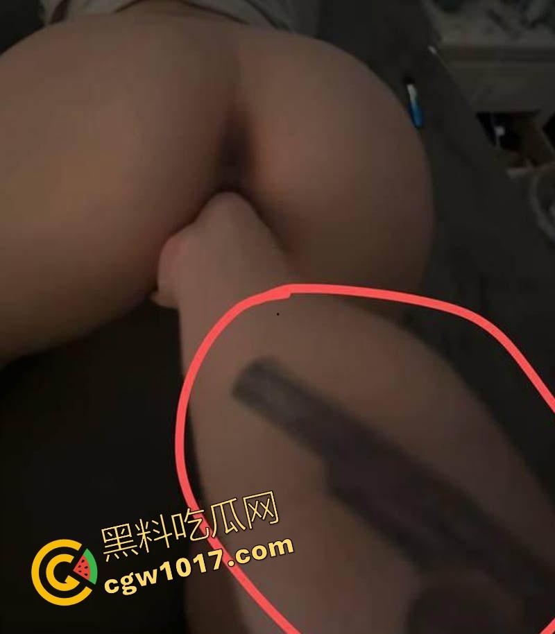 昔日抖音第一枪【厄卡伦】重出江湖，回归第一炮还是给了老情人，高颜值反差人妻，全程露脸舔掉骑乘，骚到飞起！  第8张