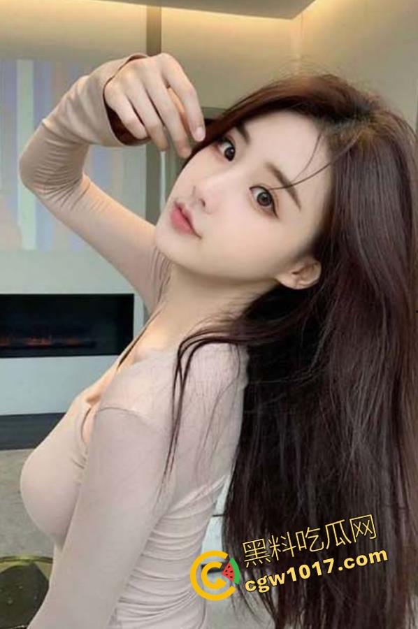 年轻小妈黑丝勾引，主动聊骚性感诱惑，像发了情的母狗一样主动骑乘，老爸酒醉在隔壁喊的更凶，无比刺激！  第1张