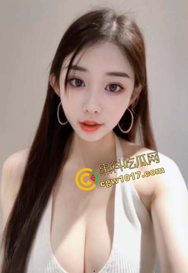 年轻小妈黑丝勾引，主动聊骚性感诱惑，像发了情的母狗一样主动骑乘，老爸酒醉在隔壁喊的更凶，无比刺激！  第2张