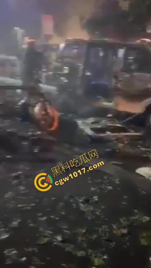 印度新德里景区爆炸震惊世人，鲜血渗透街道，8人当场死亡，惨烈火光照亮恐怖夜空，如同地狱修罗场！  第6张