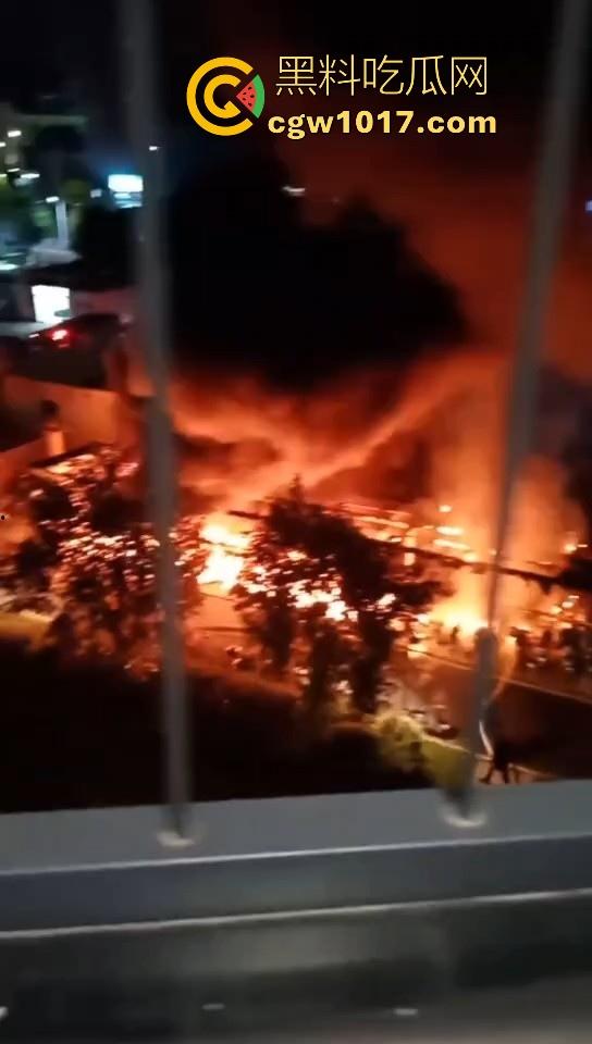 广东韶关碧桂园天玺湾，电动车充电自燃着大火，又是电动车着火，不管是在路上还是停车场真得离电车远点！  第8张