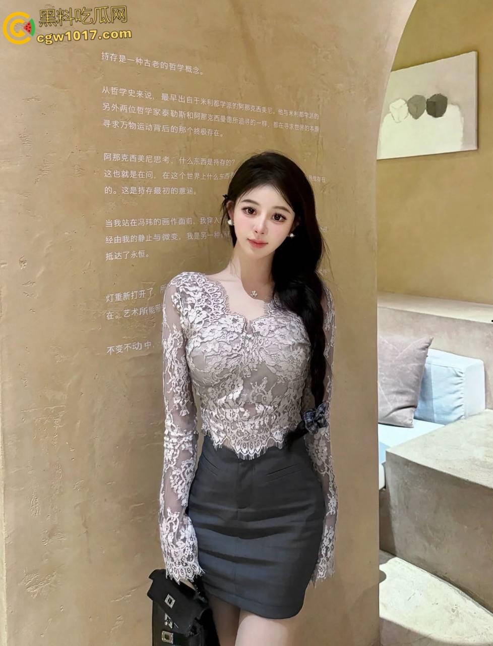 下午硬的受不了，把牛仔裤巨乳姐姐约出来，前凸后翘超长深沟，巨乳饱满主动骑乘，蜜穴在镜头前被肆意抽插！  第1张