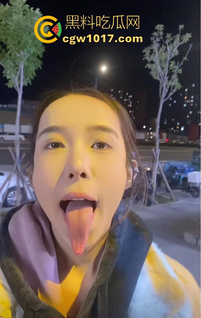 抖音15万粉丝网红【啊瓜满街跑】性爱视频被爆，调教03年极品女友，玩各种虐待性爱，把女友调教成私人玩物！  第3张