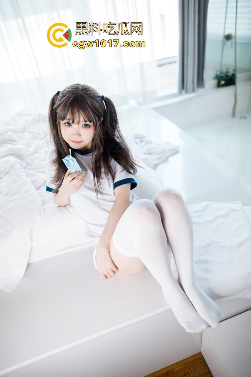 顶级可爱福利姬【神沢永莉】最新COS流出，甜美双马尾萝莉摇曳粉骚比基尼，体瘦奶大揉捏，玉腿微分粉穴若隐，等你品鉴！  第2张