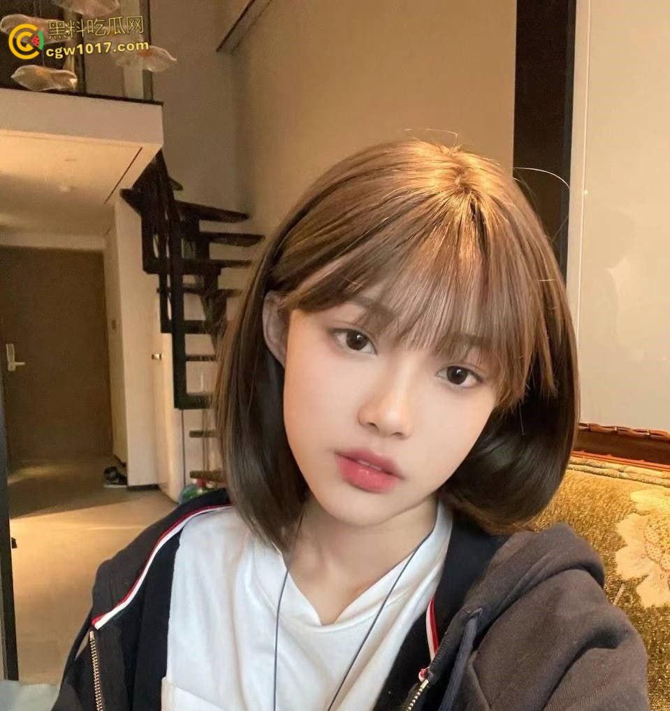 抖音高颜值网红【齐靖煊】，再现艳照门事件，火辣身材诱人胴体，自慰露出样样精通，完美露脸实锤无疑 ！  第2张