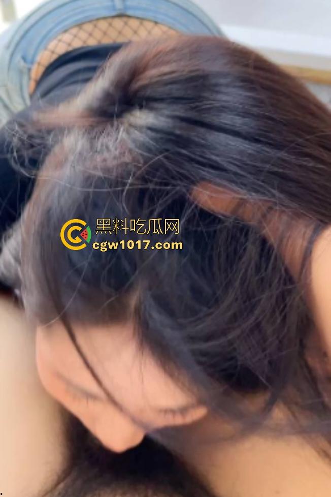 海角大神约炮渔网人妻！脱裤就见渔网袜，欠操母狗撅屁股戴钻石肛塞没热身直接操，吃牛肉长大的肥臀真Q弹！  第5张