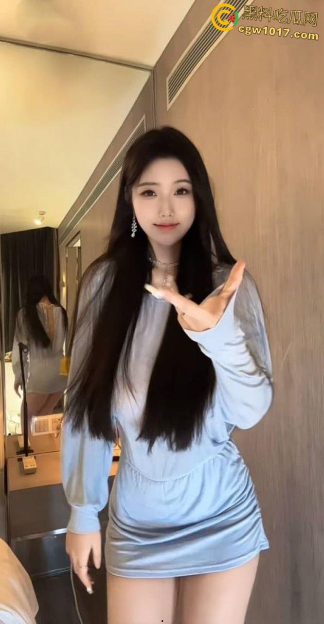 抖音百万粉丝网红【圈】，与金主裸聊黑料流出，甜美反差萌跪姿撩大哥，清纯播主秒变下贱母狗！  第2张