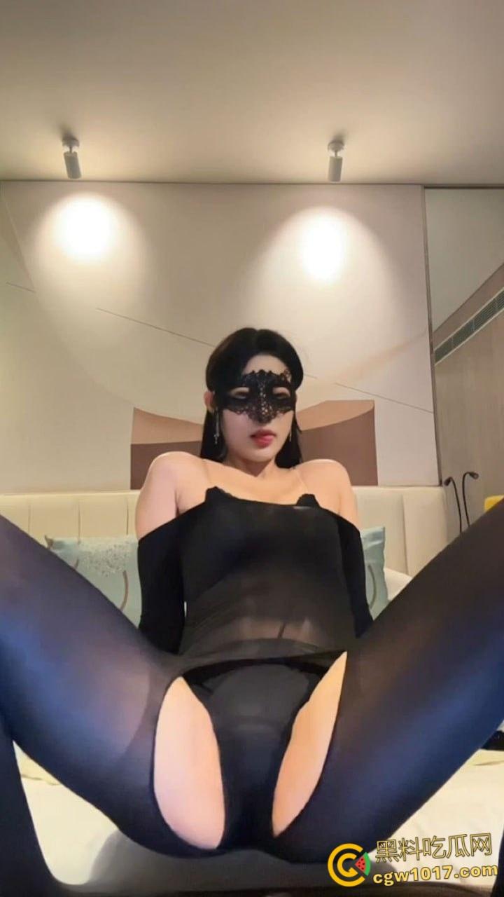 抖音百万粉丝网红【圈】，与金主裸聊黑料流出，甜美反差萌跪姿撩大哥，清纯播主秒变下贱母狗！  第4张