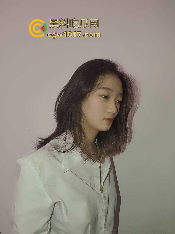 东北师范学大学淫荡小母狗【魏梦】与男友做爱视频曝光，日常花式做爱镜头面前大胆展示小嫩逼，真是应了那句十个眼镜九个骚！  第2张