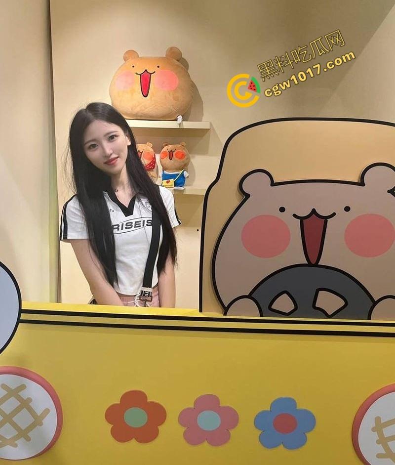 上海二次元火辣少女被金主狠操视频流出！丰胸翘臀，淫声不断，精液糊满娇颜，媚态横生，极致淫荡！  第1张