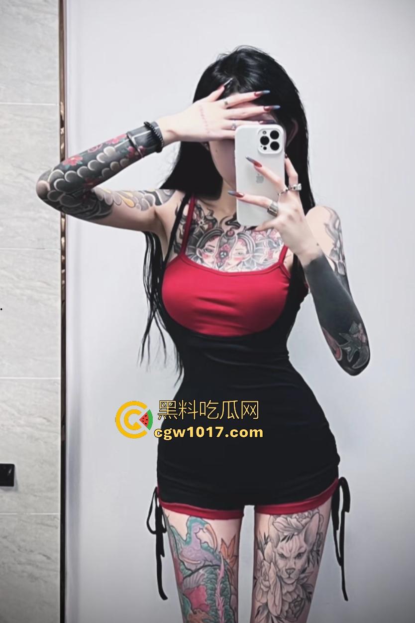 成都白天精神小妹集美们6打3！高跟踹头脱鞋底砸脑门太狠，三人牛逼抗打多人围殴，最后还得是男人来拉架！  第1张