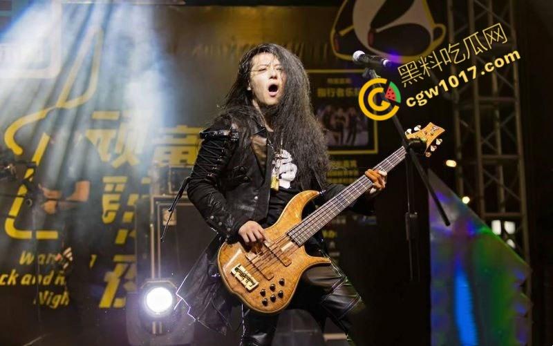 知名女歌手【乌兰图雅】狂野出轨！央视春晚天后竟与乐队贝斯手偷情，42岁草原女神草泥马，疯狂乘骑求欢！  第6张