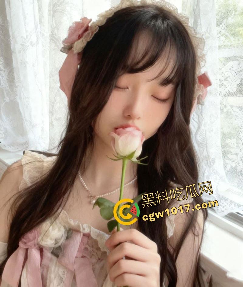 广西大学清纯可爱萝莉【廖莉莉】粉嫩公主裙的邻家萝莉，被捆绑锁喉狂顶，日常可爱到床上放荡的巨大反差的极致诱惑！  第3张