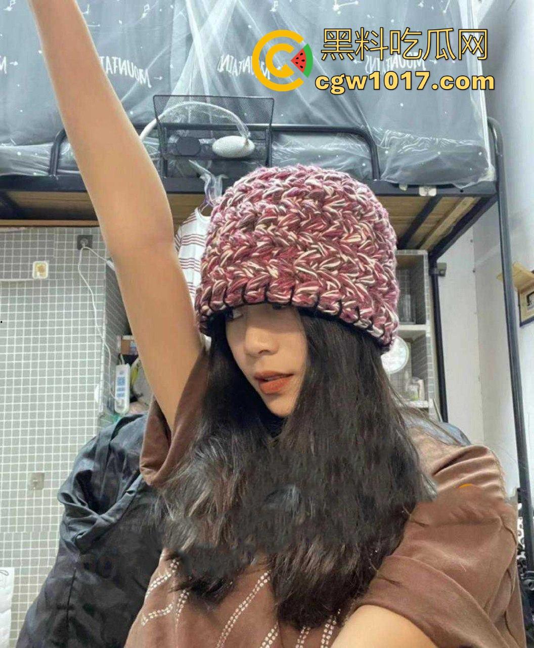 辽宁工商大学反差母狗【李思瑶】学弟心目中的白月光，堕落成了舔屌母狗，尽心尽力做好阴茎服务，辽工商大小母狗你值得拥有！  第1张