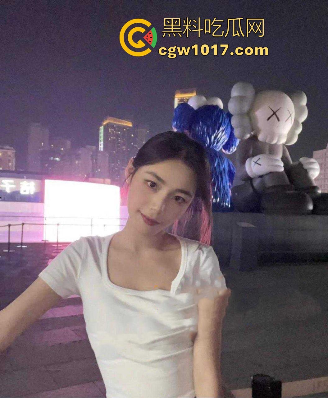 辽宁工商大学反差母狗【李思瑶】学弟心目中的白月光，堕落成了舔屌母狗，尽心尽力做好阴茎服务，辽工商大小母狗你值得拥有！  第2张