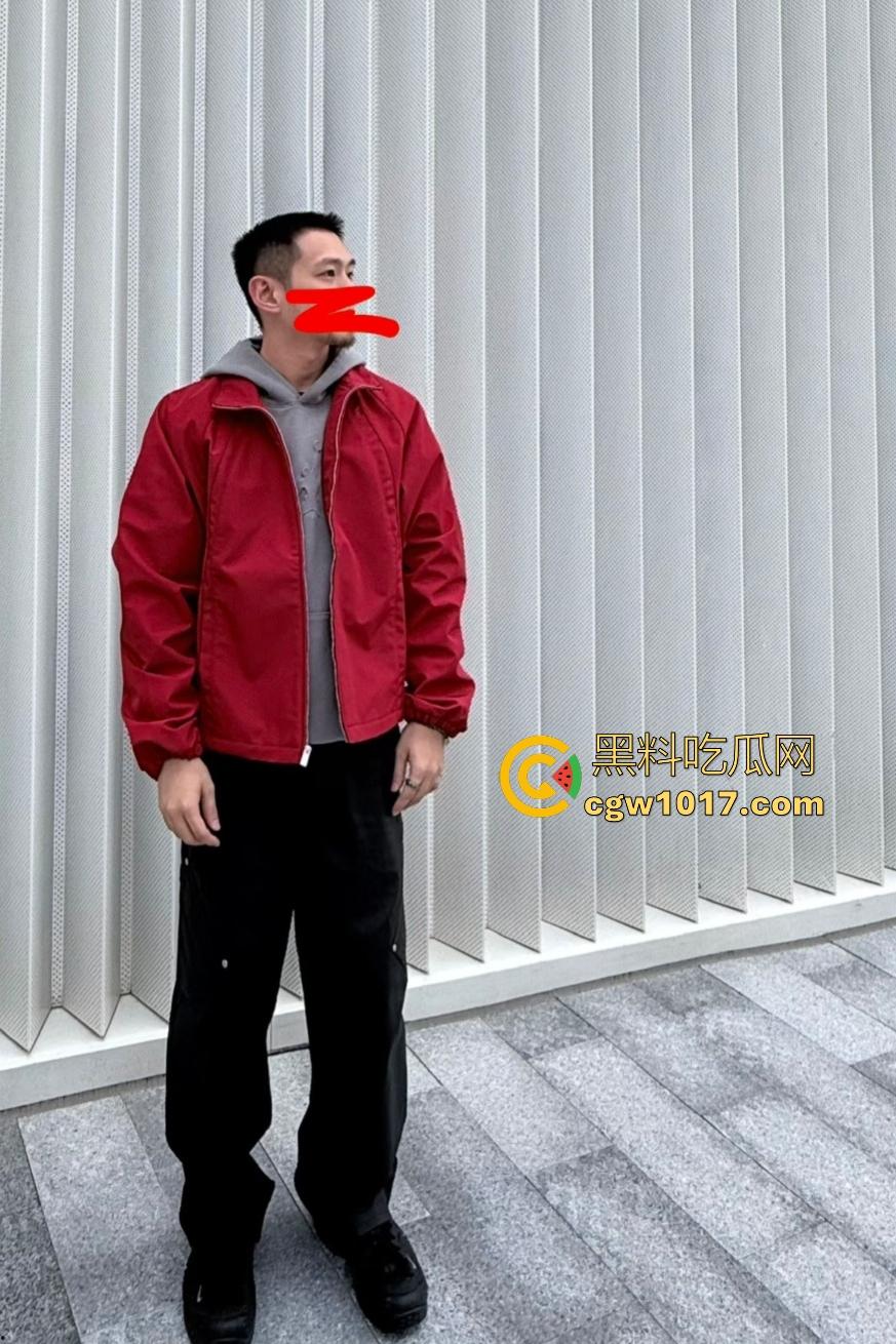 广东珠海黑衣疯狗握刀从保安亭砍翻VIVO店，红衣哥豹子般杀出过肩摔砸地骨裂砍刀飞十米，民警蜂拥铐走！  第5张