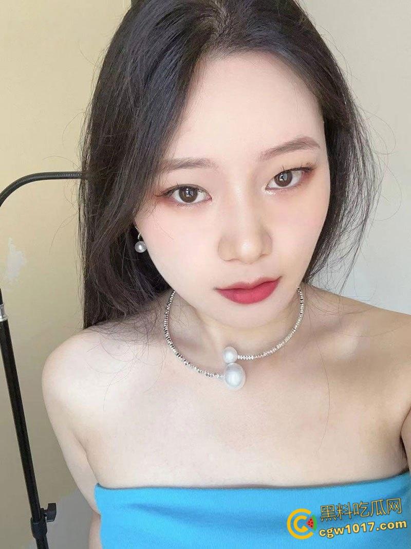 吉林大学清纯学妹【宫丽】，被男友调教沦为母狗，家中抠穴视频自慰 ，酒店多姿势做爱，淫声浪叫充满房间！  第1张