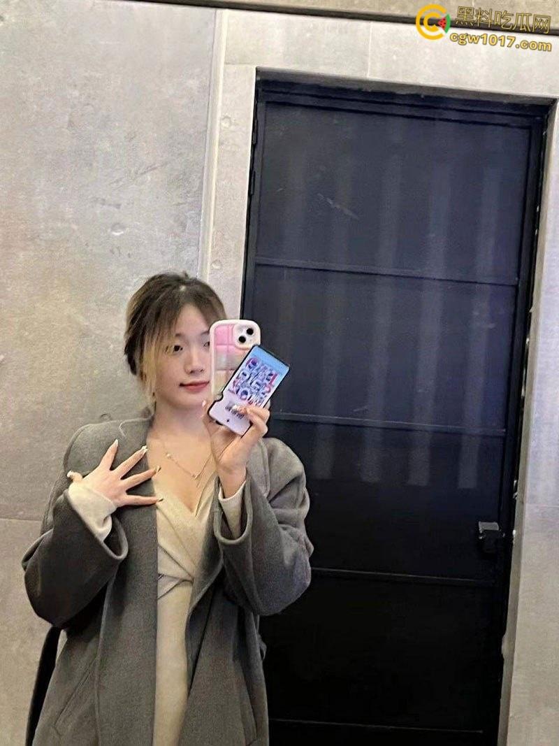 吉林大学清纯学妹【宫丽】，被男友调教沦为母狗，家中抠穴视频自慰 ，酒店多姿势做爱，淫声浪叫充满房间！  第2张