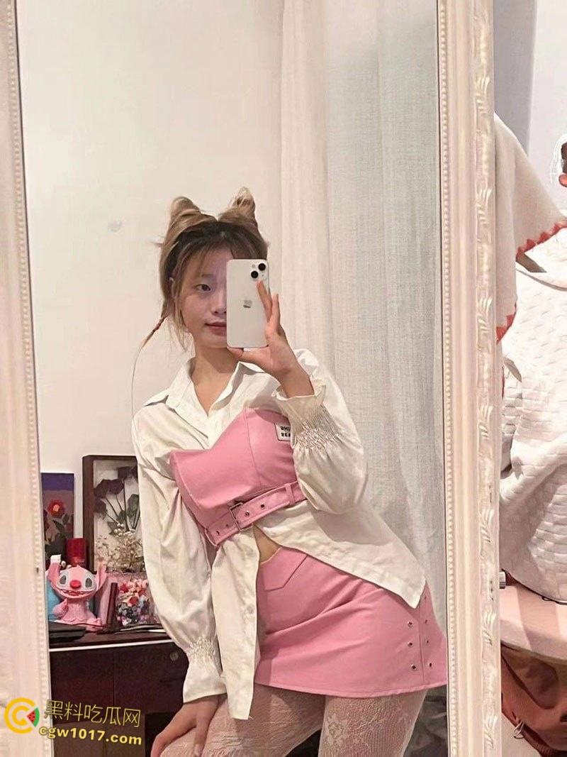 吉林大学清纯学妹【宫丽】，被男友调教沦为母狗，家中抠穴视频自慰 ，酒店多姿势做爱，淫声浪叫充满房间！  第3张