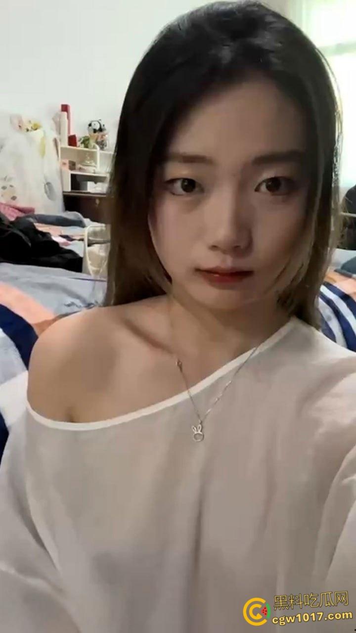 吉林大学清纯学妹【宫丽】，被男友调教沦为母狗，家中抠穴视频自慰 ，酒店多姿势做爱，淫声浪叫充满房间！  第4张