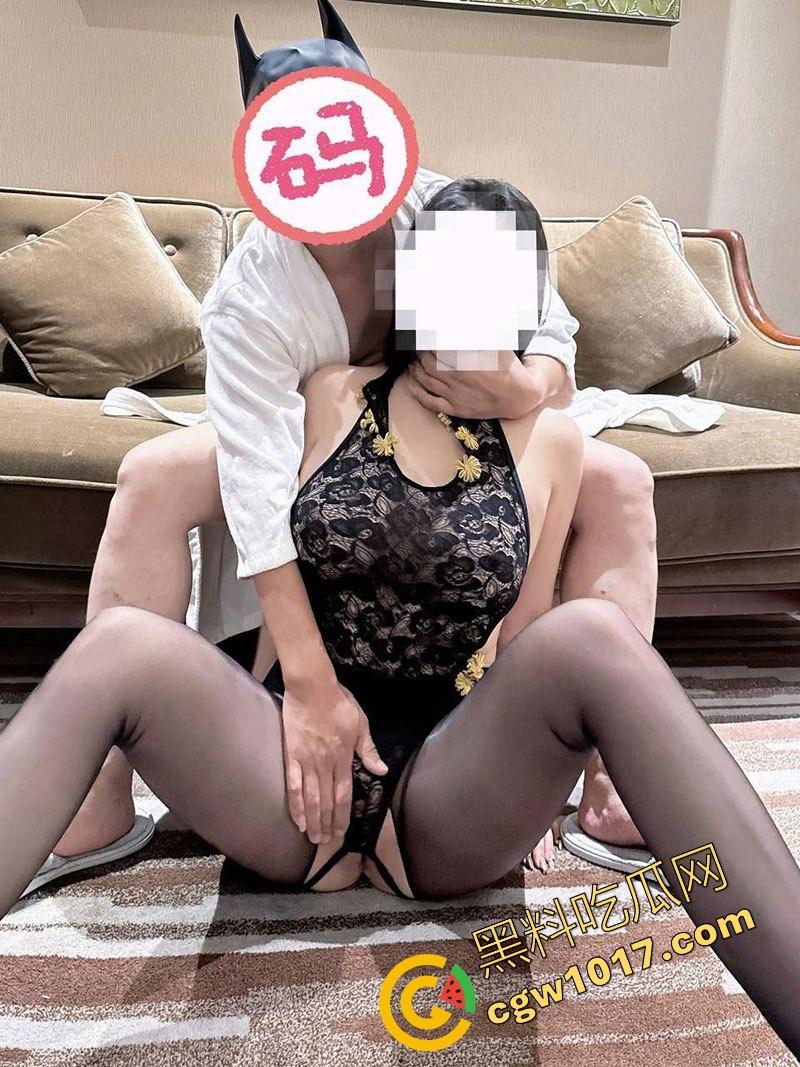 极品微胖肉身菩萨【放逐的灵魂】肥臀骑乘视频流出，不夸张的说这蜜桃臀是我目前看过最顶的，这极品身材猛烈骑乘后入，真顶不住啊！  第1张