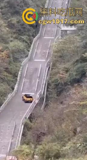 奇瑞风云X3L挑战天门山台阶失败，想复刻路虎冲击天门山营销，结果还是被揽胜吊打，真正的揽胜车主都不会多看一眼！  第7张